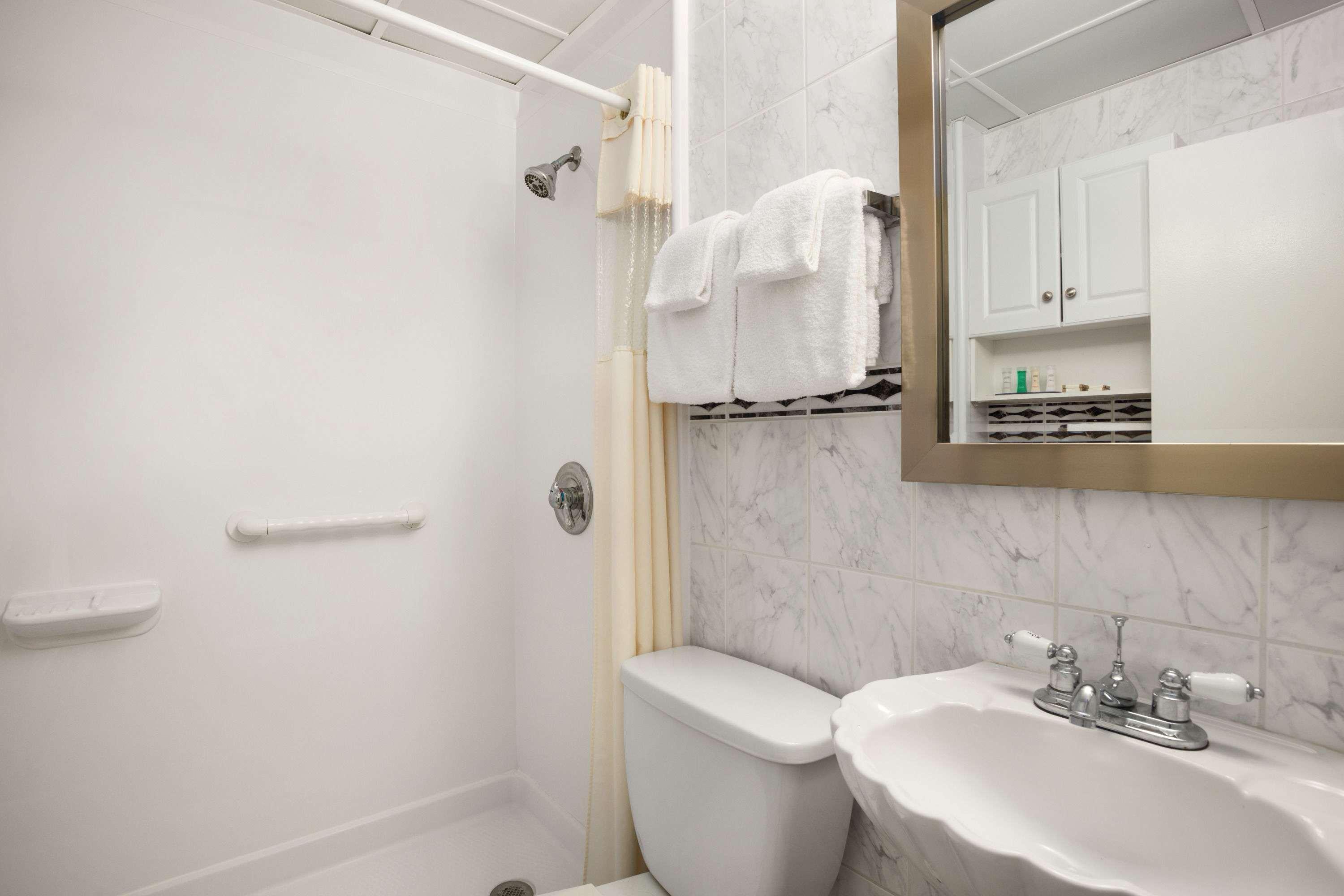 Howard Johnson By Wyndham Ocean City Oceanfront Экстерьер фото