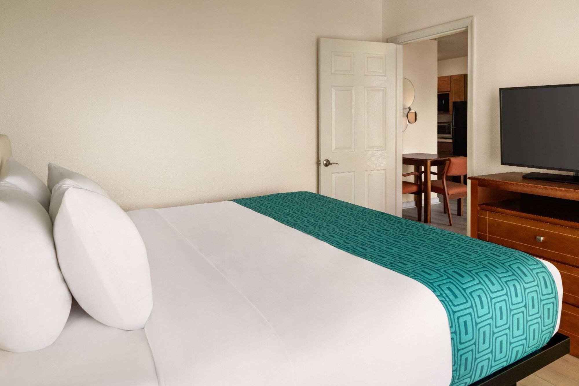 Howard Johnson By Wyndham Ocean City Oceanfront Экстерьер фото