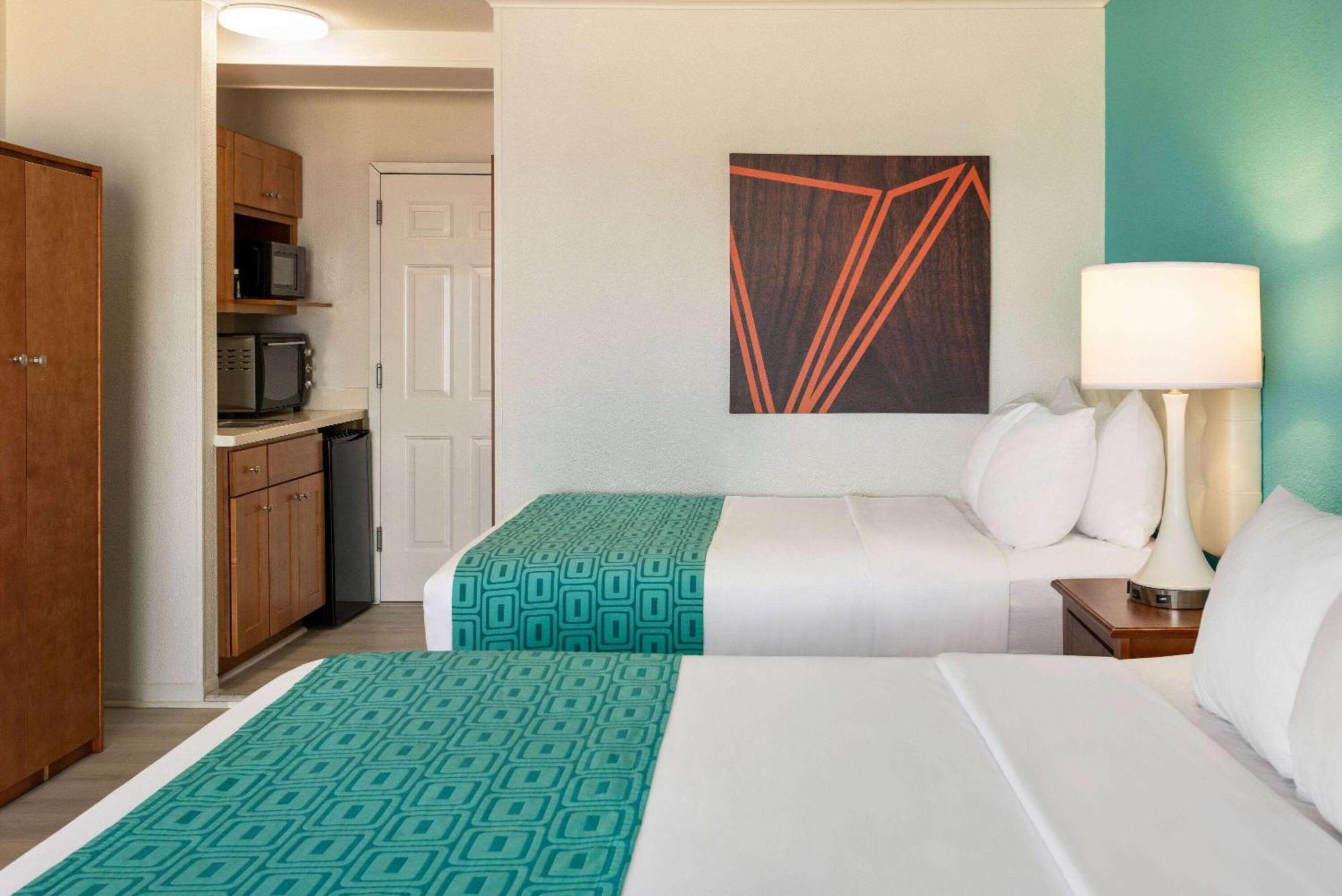 Howard Johnson By Wyndham Ocean City Oceanfront Экстерьер фото