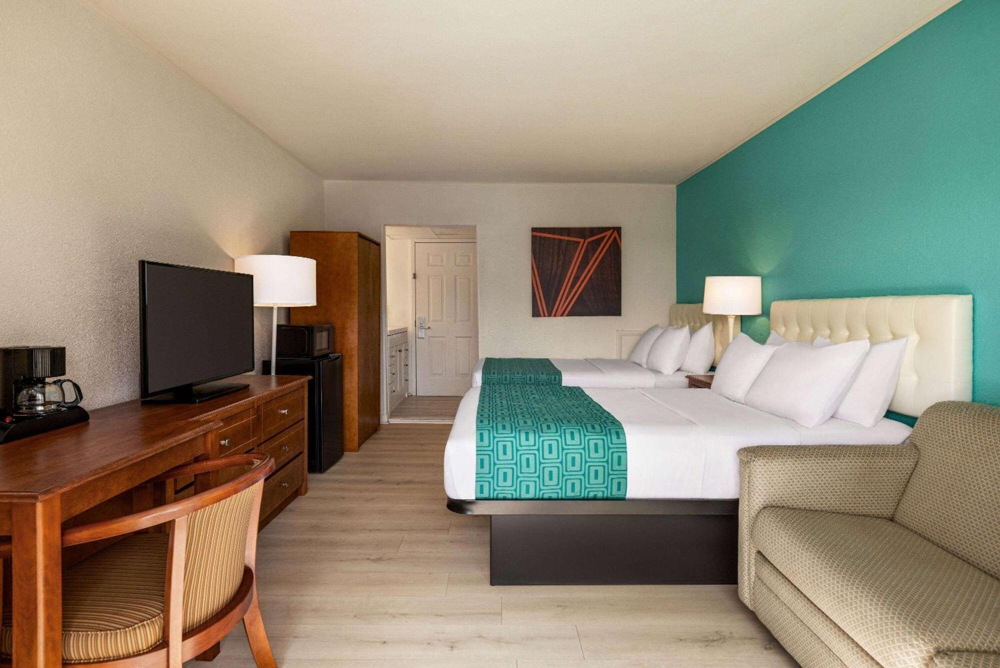 Howard Johnson By Wyndham Ocean City Oceanfront Экстерьер фото