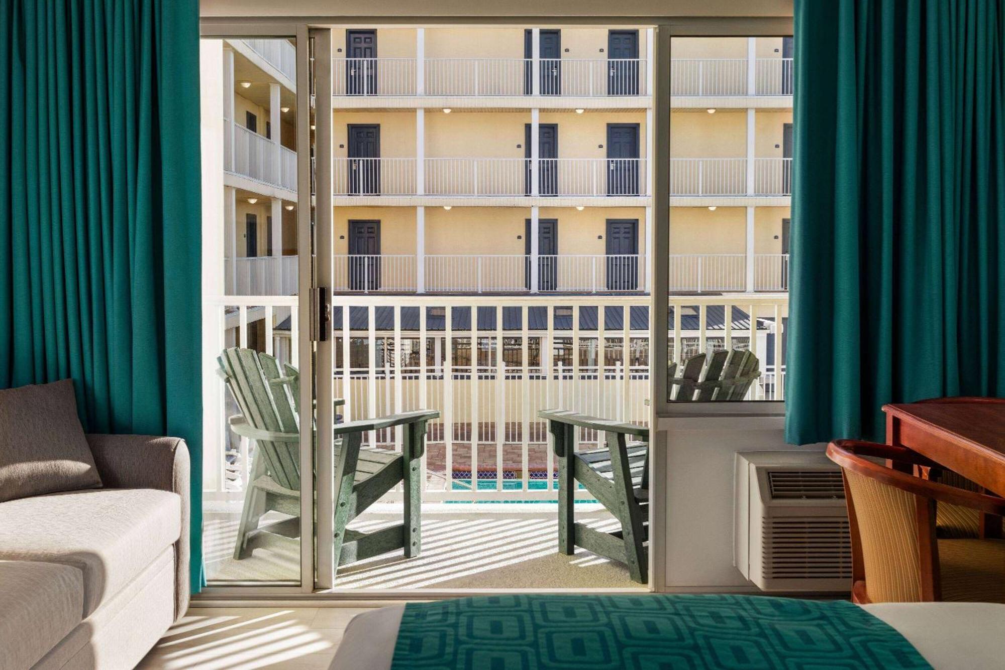 Howard Johnson By Wyndham Ocean City Oceanfront Экстерьер фото