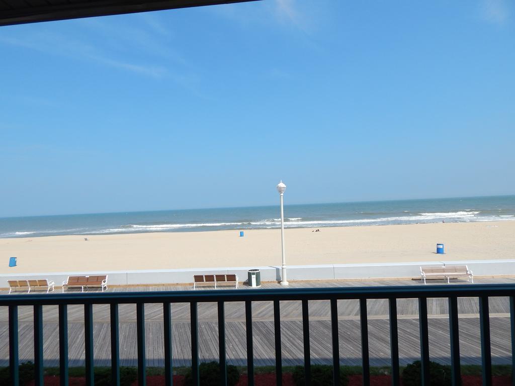 Howard Johnson By Wyndham Ocean City Oceanfront Экстерьер фото